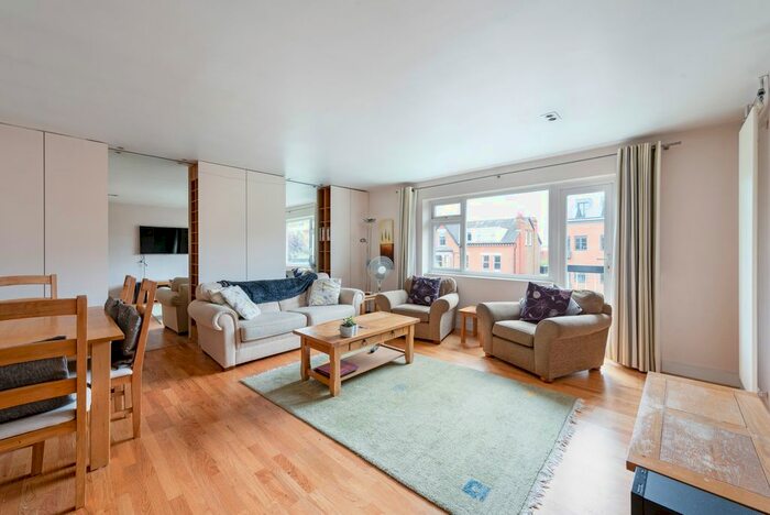 2 Bedroom Flat To Rent In Darlaston Road, Wimbledon, SW19