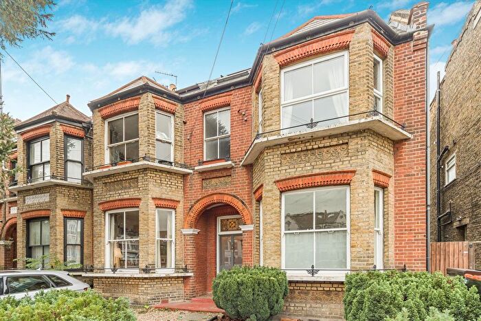 2 Bedroom Maisonette For Sale In Longley Road, Tooting, SW17