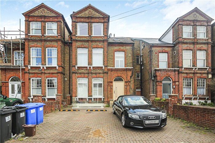 3 Bedroom Flat To Rent In Eardley Road, London, SW16
