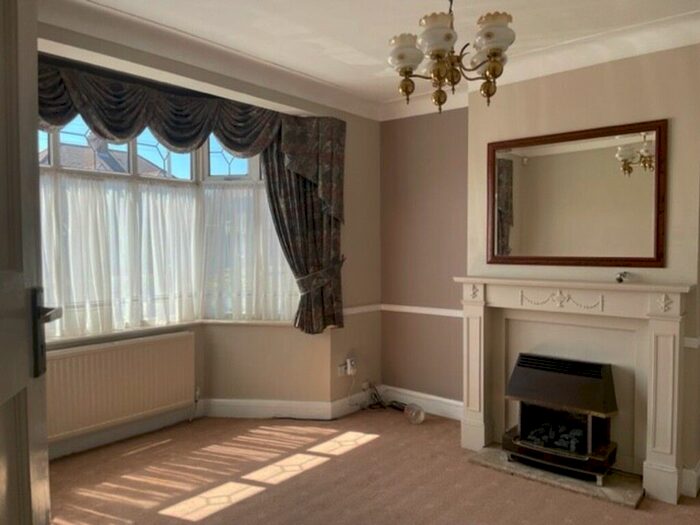 4 Bedroom End Of Terrace House To Rent In Broadmead Road, Woodford Green, IG8