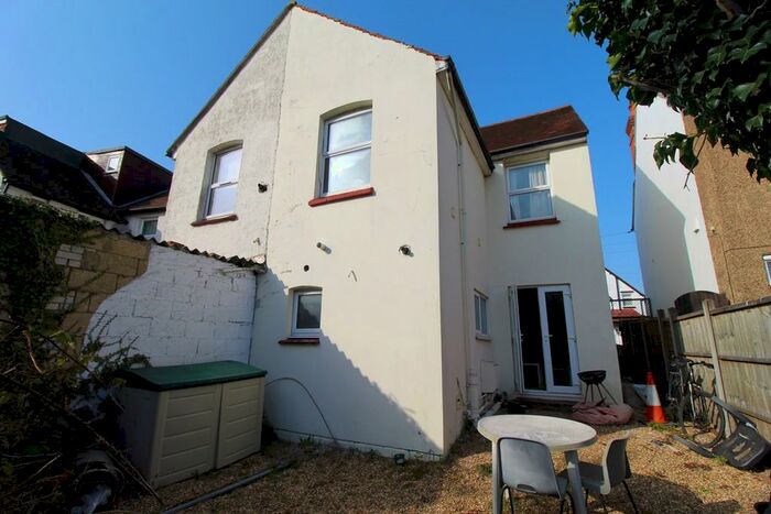 4 Bedroom Semi-Detached House To Rent In Weston Road, Guildford, GU2