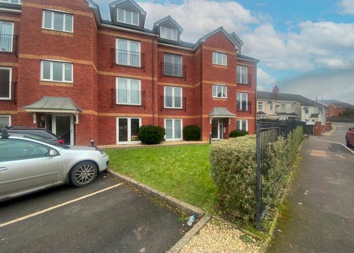 2 Bedroom Flat To Rent In Hall Street, Blackwood, NP12