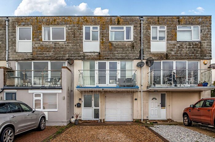 4 Bedroom Terraced House For Sale In Kingsway, Selsey, PO20