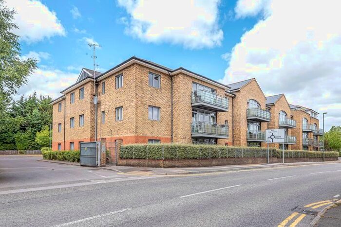 2 Bedroom Flat To Rent In Woolsack Way, Godalming, GU7