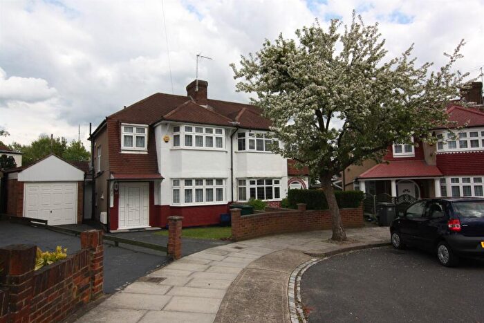 2 Bedroom Property To Rent In Wycherley Crescent, High Barnet, EN5