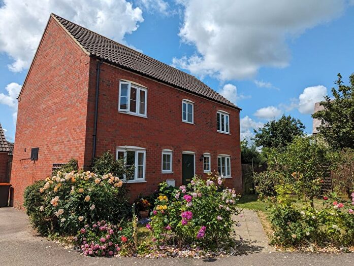4 Bedroom Detached House For Sale In Russett Close, Bedford, MK41
