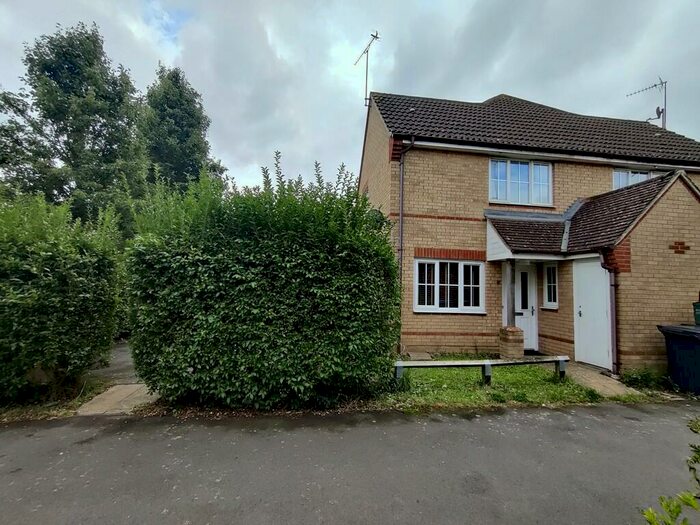 1 Bedroom House To Rent In Poppy Walk, Hatfield, Herts, AL10