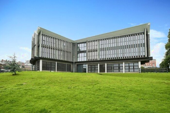 2 Bedroom Flat To Rent In Knightsbridge Court, Chesterfield, S40