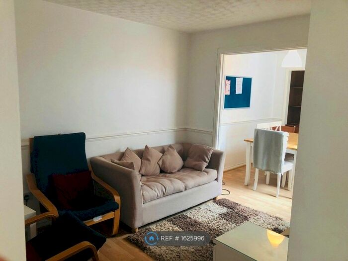 5 Bedroom Terraced House To Rent In Pine Way, Englefield Green, Egham, TW20