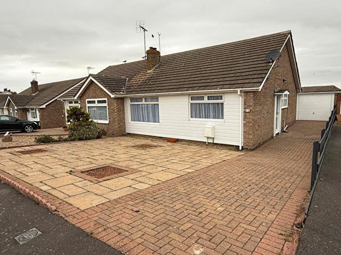2 Bedroom Bungalow For Sale In Columbine Gardens, Walton On The Naze, CO14