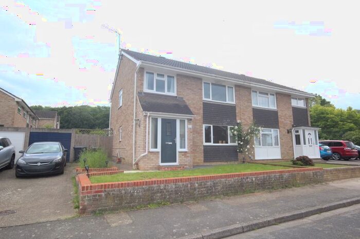 4 Bedroom Semi-Detached House For Sale In Lockington Close, Tonbridge, TN9