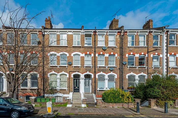 3 Bedroom Flat To Rent In Netherwood Road, Brook Green, W14
