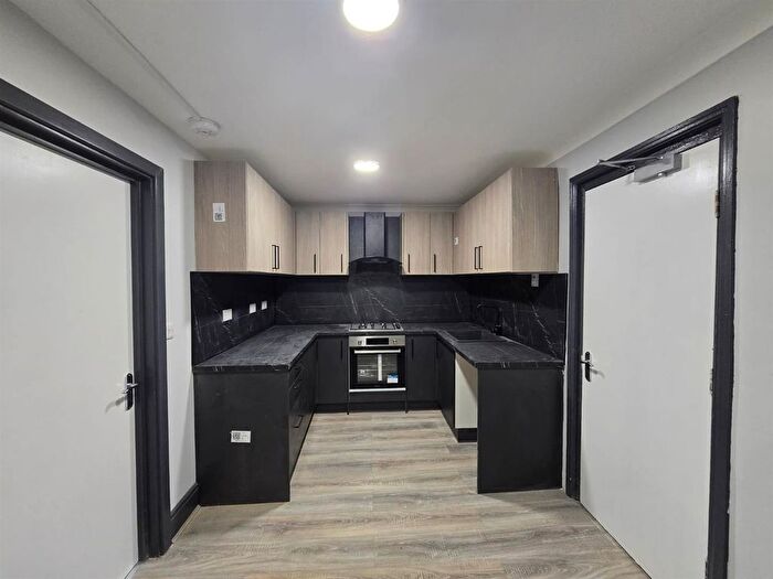 3 Bedroom Terraced House To Rent In Woodside Green, London, SE25