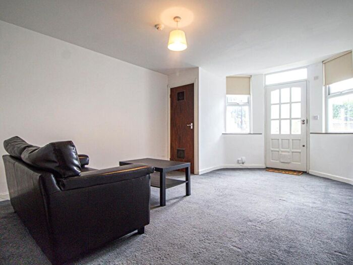 Apartment To Rent In Apt, Brudenell Road #, LS6