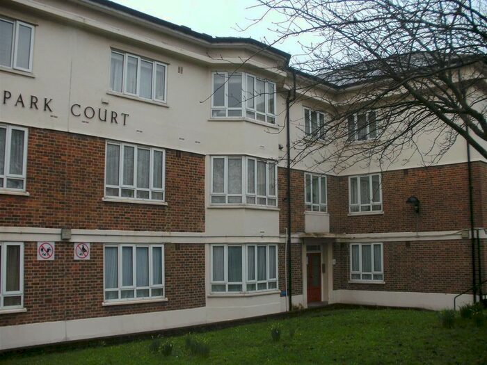 2 Bedroom Flat To Rent In Park Grove, Bounds Green, London, N11