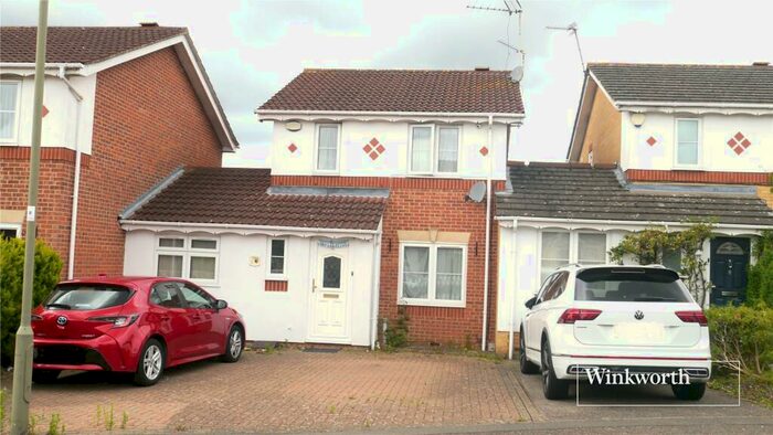 4 Bedroom Link Detached House To Rent In Boardman Close, Barnet, EN5