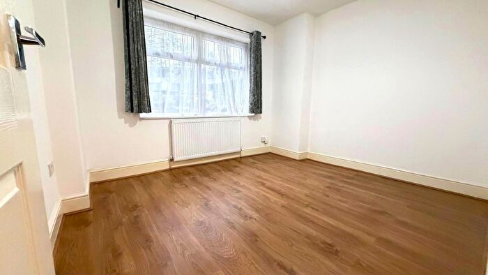 3 Bedroom Flat To Rent In Cann Hall Road, London, E11
