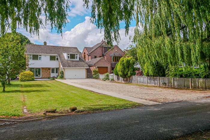 4 Bedroom Detached House For Sale In Chalmore Gardens, Wallingford, OX10