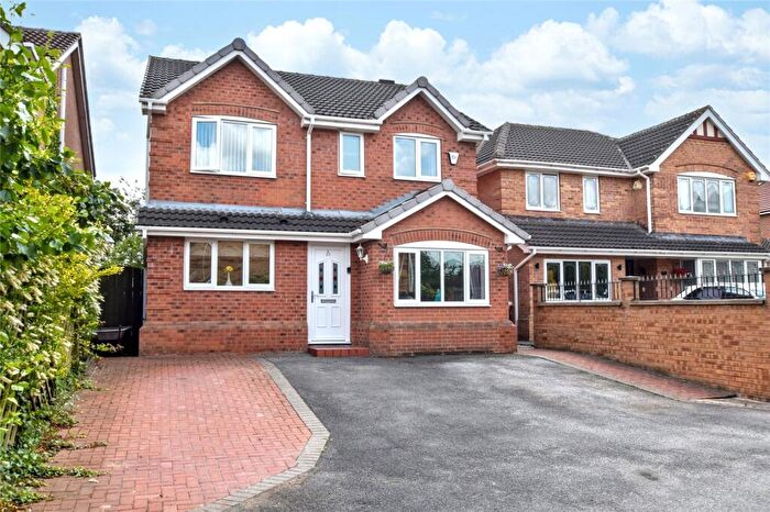 4 Bedroom Detached House For Sale In Sandringham Close, Morley, Leeds, LS27