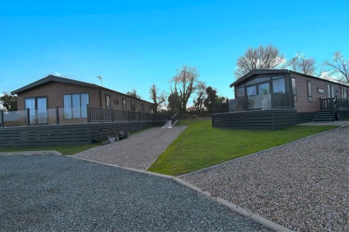 2 Bedroom Detached Bungalow For Sale In Ridgeway Park Resort, Manorbier, SA70