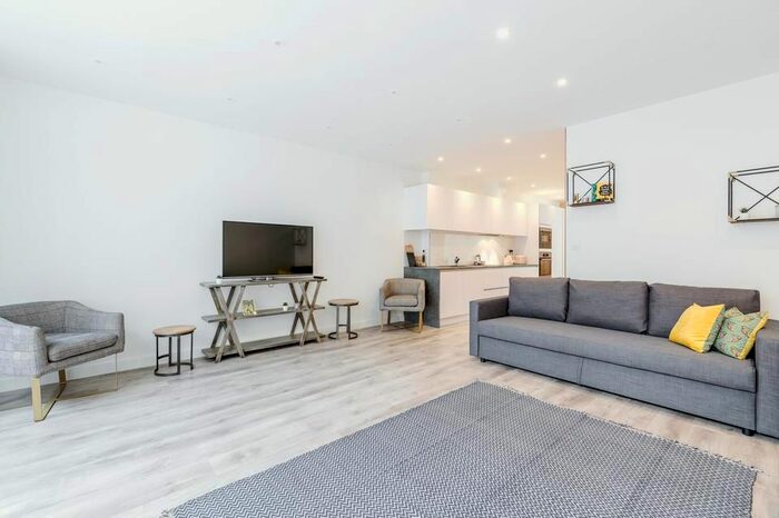 2 Bedroom Flat To Rent In Grange Road, London, SE1
