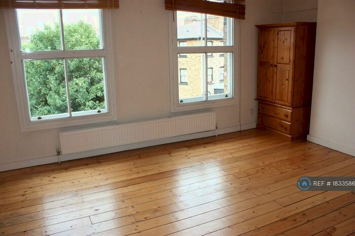 2 Bedroom Maisonette To Rent In Graham Road, London, E8