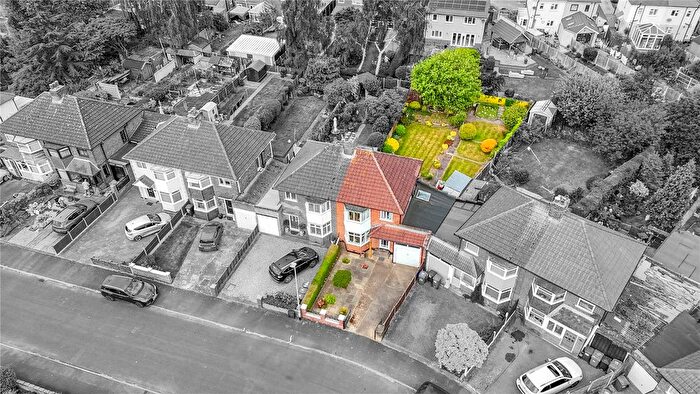 3 Bedroom Semi-Detached House For Sale In George Avenue, Mile Oak, Tamworth, Staffordshire, B78