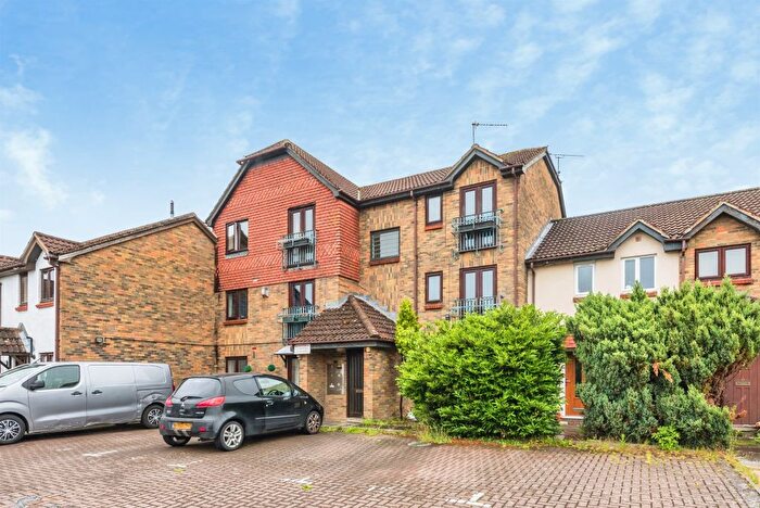 2 Bedroom Flat For Sale In Castilian Mews, Shaw, Swindon, SN5