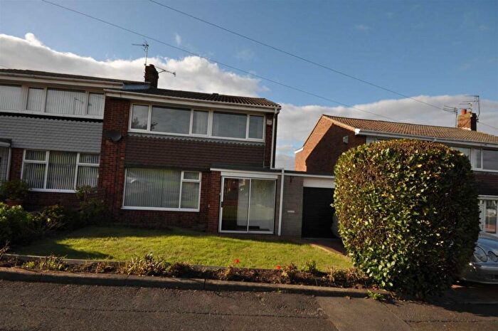 3 Bedroom Semi Detached House To Rent In Brockenhurst Drive, Hastings Hill, Sunderland, SR4