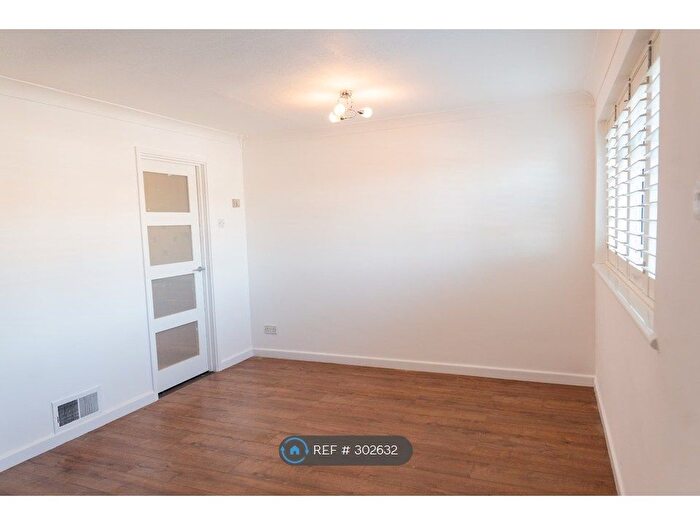 3 Bedroom Terraced House To Rent In Churchill Avenue, Chatham, ME5