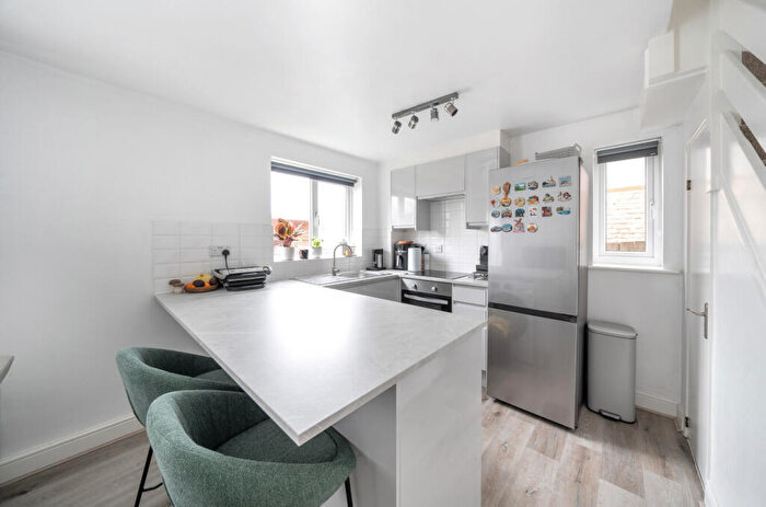1 Bedroom House To Rent In Redwood Way, Barnet, EN5