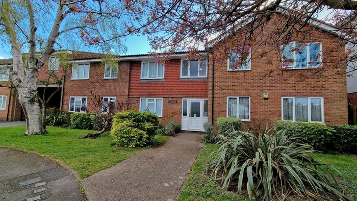 1 Bedroom Flat To Rent In Staines Road West, Ashford, TW15