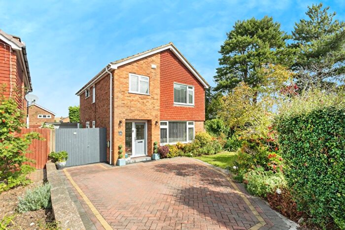 4 Bedroom Detached House For Sale In Tiffany Close, Milton Keynes, Buckinghamshire, MK2