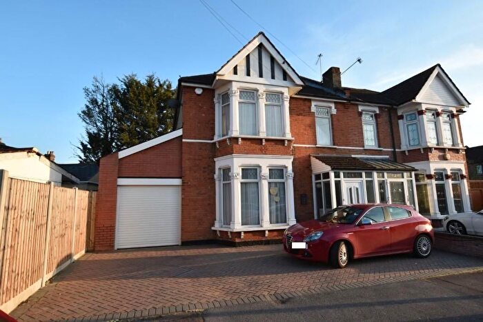 4 Bedroom Semi-Detached House To Rent In Cardigan Gardens, Goodmayes, Ilford, IG3