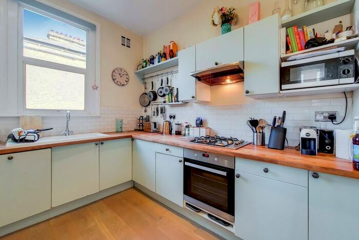 3 Bedroom Maisonette To Rent In Sudbourne Road, Brixton, London, SW2