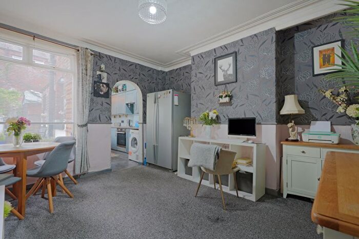 3 Bedroom Semi Detached House For Sale In Woodseats Road, Woodseats, Sheffield, S8