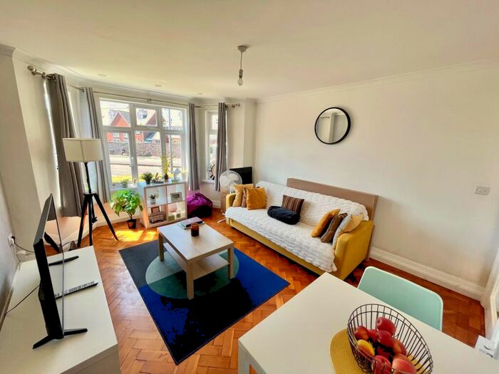 2 Bedroom Flat To Rent In Western Avenue Court, Cardiff, CF5