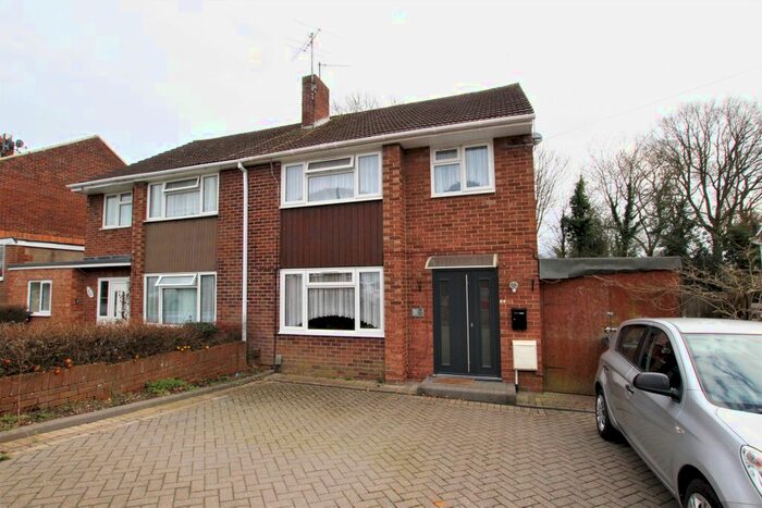 3 Bedroom Semi-Detached House To Rent In Winton Road, Reading, RG2