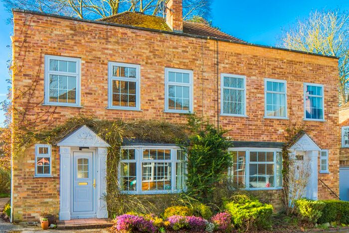 3 Bedroom Semi-Detached House To Rent In Millers Close, Goring On Thames, RG8