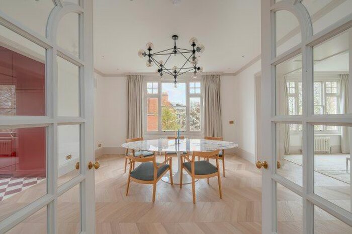 2 Bedroom Flat To Rent In Elm Park Gardens, London, SW10