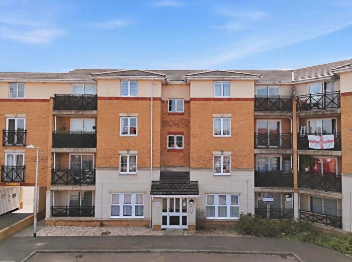 2 Bedroom Apartment For Sale In Sewell Close, Chafford Hundred, Grays, RM16