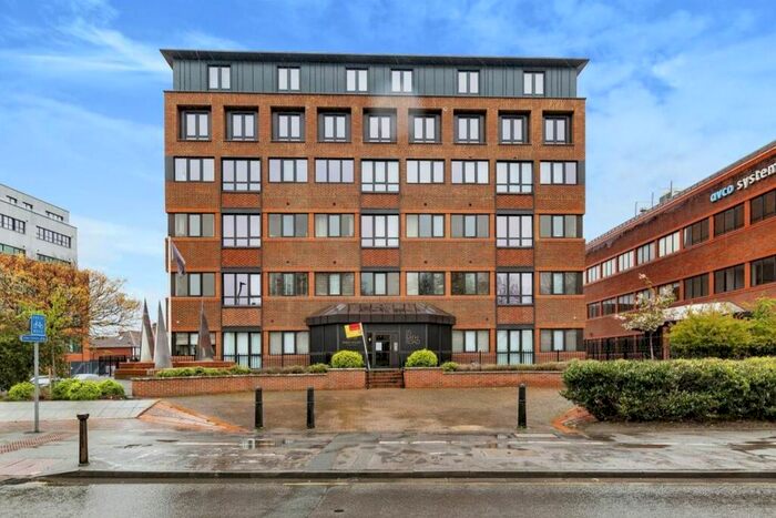 2 Bedroom Flat To Rent In Bath Road, Slough, SL1