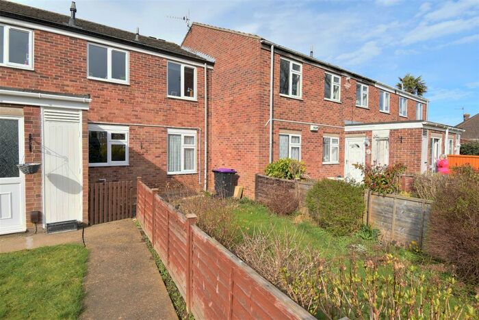 2 Bedroom Flat To Rent In Beverley Close, Holton-Le-Clay, Grimsby, Lincolnshire, DN36
