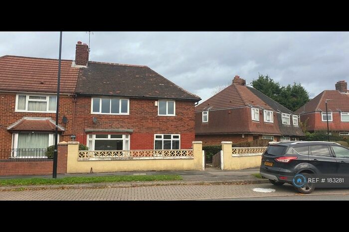 4 Bedroom Semi-Detached House To Rent In Cartmell Drive, Leeds, LS15