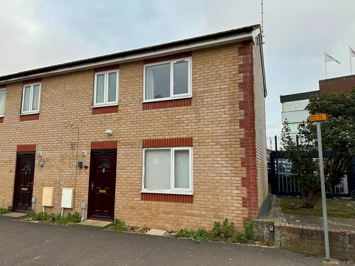 2 Bedroom Semi-Detached House To Rent In Duke Street, Taunton, TA1