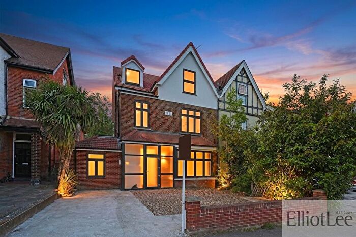 2 Bedroom Flat For Sale In Kenton Road, Harrow, HA1