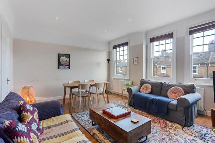 3 Bedroom Apartment To Rent In Tritton Road, London, SE21