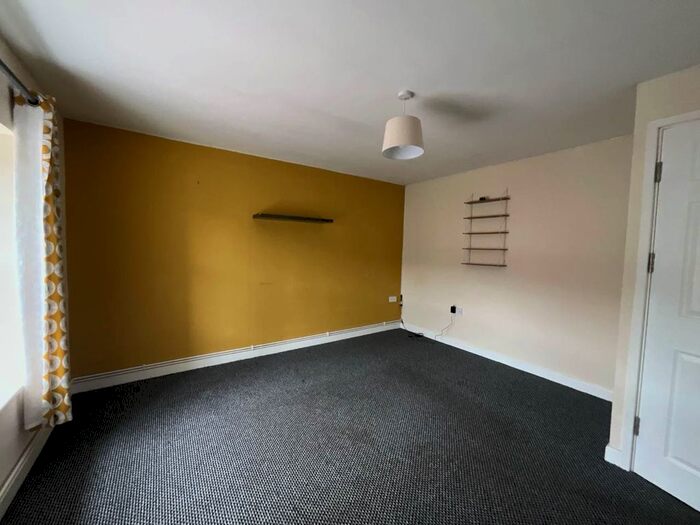 1 Bedroom Property To Rent In New Road, Skewen, Neath, SA10