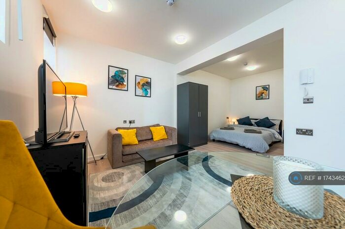 Studio To Rent In Bridge Lane, London, NW11