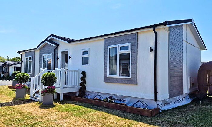 2 Bedroom Park Home For Sale In Cauldron Barn Farm Park, Swanage, BH19